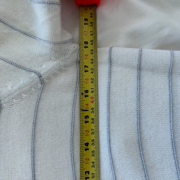 Tahari Extrafine Merino Wool / Acrylic Sweater Size Small - Picture 9 of 9